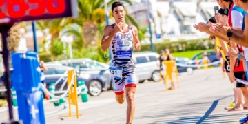 El triatleta melillense, en plena competición nacional.