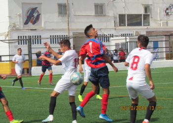 El cuadro sevillista no pudo resolver el partido a su favor hasta los últimos minutos del mismo.