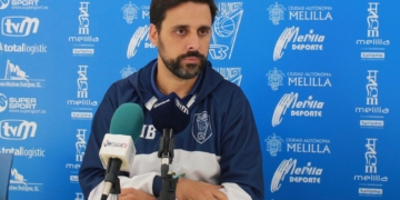 El técnico de la escuadra melillense, en rueda de prensa.