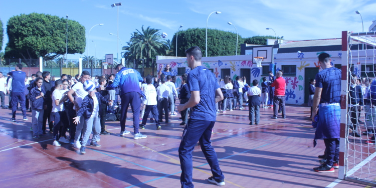 El CV Melilla de visita en el CEIP Reyes Católicos