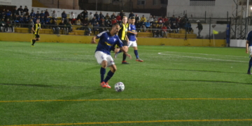 Riduan tuvo la mala fortuna de que le rebotara el balón y entrara en su portería.