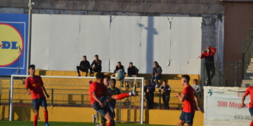 La escuadra azulgrana melillense se enfrenta a un rival directo en la difícil y complicada lucha por la permanencia.