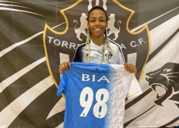 El Torreblanca CF presente de manera oficial a la brasileña Bia