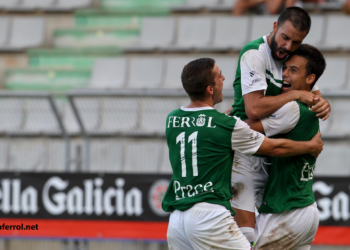 Los jugadores ferrolanos, en la celebración de uno de sus goles esta temporada liguera.