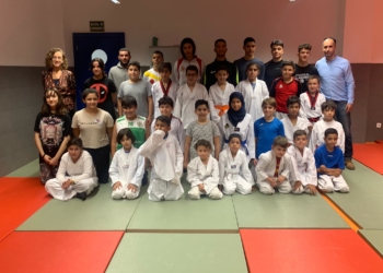 Imagen de la visita que realizó al trabajo diario de los jóvenes deportistas de esta modalidad deportiva.