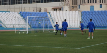 Los jugadores azulinos trabajaron la definición de cara a portería.