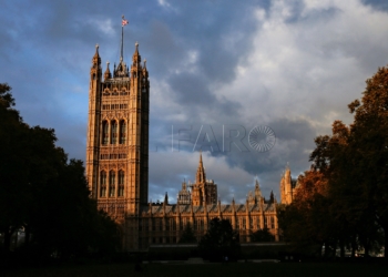 London (United Kindgom), 05/11/2019.- Afternoon shines on the Houses of Parliament in London, Britain, 05 November 2019. Britons go the polls on 12 December in a general election. (Reino Unido, Londres) EFE/EPA/HOLLIE ADAMS