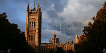 London (United Kindgom), 05/11/2019.- Afternoon shines on the Houses of Parliament in London, Britain, 05 November 2019. Britons go the polls on 12 December in a general election. (Reino Unido, Londres) EFE/EPA/HOLLIE ADAMS
