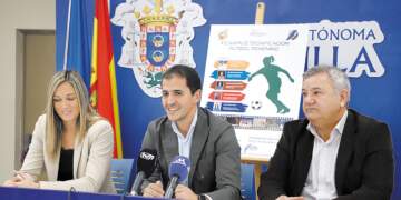 Lorena Asensio, Rachid Bussian y Diego Martínez, durante la presentación de esta nueva edición del Campus de Tecnificación de Fútbol Femenino.