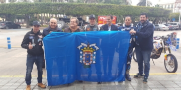 Los deportistas de nuestra ciudad junto a las autoridades deportivas locales.