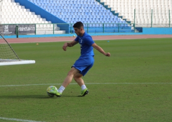 El lateral izquierdo de la escuadra melillense, en la sesión de entrenamientos de ayer.