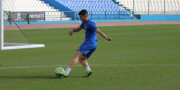 El lateral izquierdo de la escuadra melillense, en la sesión de entrenamientos de ayer.
