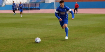 Los jugadores azulinos ejercitándose en el estadio municipal Álvarez Claro.