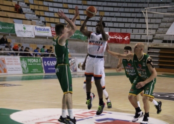 Caleb Agada, en uno de los lanzamientos de uno de sus partidos ligueros.