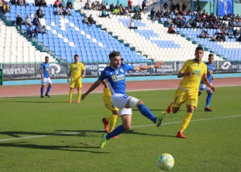 Los melillenses no tuvieron suerte de cara al marco contrario.