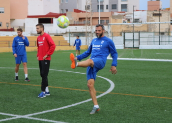 El defensa de la escuadra de nuestra ciudad, en la sesión de entrenamiento que se desarrolló en la jornada de ayer.