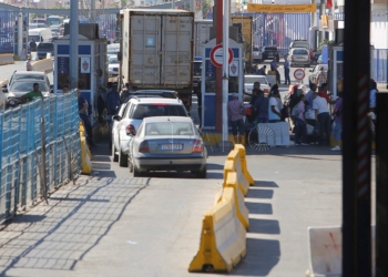 GRAF5895. MELILLA, 14/08/2018.- Camiones en la frontera de Beni-Enzar tras la decisión de Marruecos de cerrar la aduana comercial. El Gobierno español aseguró hoy que defenderá los intereses de la ciudad española norteafricana de Melilla ante la decisión de Marruecos de cerrar la aduana comercial en la frontera de Beni-Enzar. EFE/F.G.Guerrero