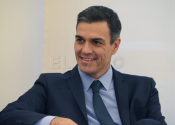GRAF1634. MADRID, 04/12/2018.- El presidente del Gobierno Pedro Sánchez, durante la reunión que mantiene con el presidente de Melilla, Juan José Imbroda, esta tarde en el Palacio de la Moncloa, en el marco de su ronda de contactos con dirigentes autonómicos. EFE/ Zipi