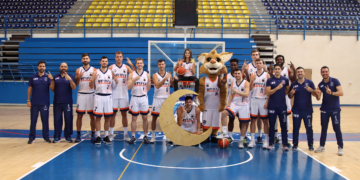 Foto de familia de los jugadores de la primera plantilla de la escuadra de nuestra ciudad.