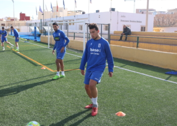 El jugador canterano señala que está aprendiendo mucho junto a los compañeros.