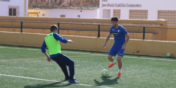 El jugador emeritense en acción, durante el entrenamiento de la matinal de ayer miércoles en La Espiguera.