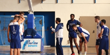 El técnico melillense, durante un entrenamiento de esta semana.