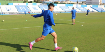 El defensor azulino, durante el entrenamiento celebrado ayer en el Álvarez Claro.