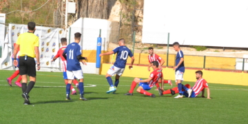 Imagen de uno de los lances del encuentro disputado en La Espiguera frente a la escuadra jienense del Atlético Porcuna CF.