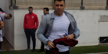 Nacho Aznar, entrenador de la escuadra del Melilla CD, conjunto de la Tercera División.
