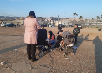 Una familia con una bebé de dos meses expulsada del CETI