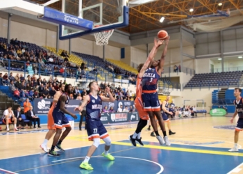 El Melilla BC se lleva un partido muy trabado ante el Palencia