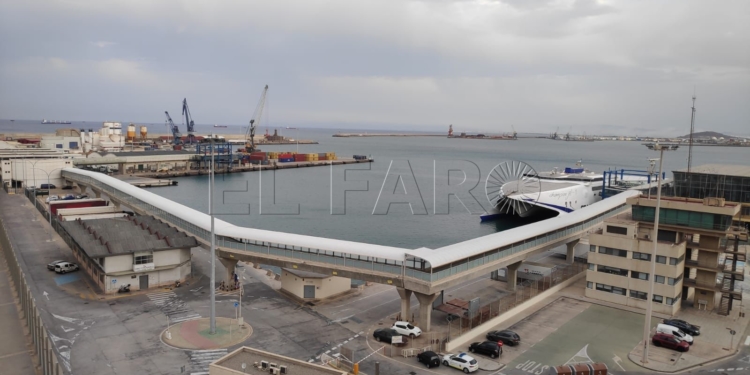 Melilla delimita con las aguas de Marruecos.