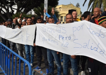Decenas de tunecinos piden su “libertad” frente a la Delegación del Gobierno