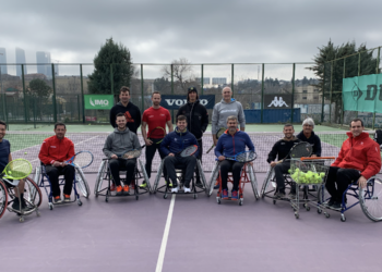 Foto de familia de todos los jueces nacioanles que se desplazaron hasta Madrid para pasar este curso de tenis en silla de ruedas.