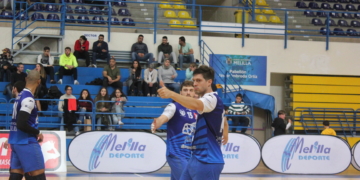 El jugador argentino de la escuadra que dirige Salim Abdelkader celebra uno de los puntos conseguidos frente a la escuadra lucense.