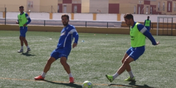 El jugador azulino, durante la sesión de entrenamiento llevada a cabo en el Campo Federativo de La Espiguera.