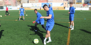 El jugador azulino, durante la sesión de entrenamiento realizada ayer en La Espiguera.