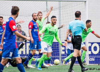 La escuadra azulgrana del Langreo vio como un gol de Mawi en las postrimerías del encuentro de la primera vuelta, sirvió para que los tres puntos se vinieran para nuestra ciudad.