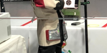 Claudia García (izq) y Mario Aguilar (der), en plena tirada en los Campeonatos de España celebrados en Alicante.