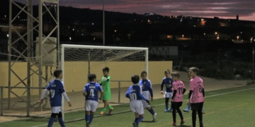 Los más pequeños disfrutando del fútbol.