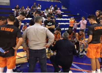 Jugadoras de la escuadra melillense, en un tiempo muerto.