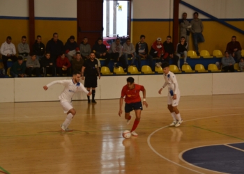 Imagen del derbi vivido en el pabellón Lázaro Fernández.