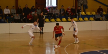 Imagen del derbi vivido en el pabellón Lázaro Fernández.