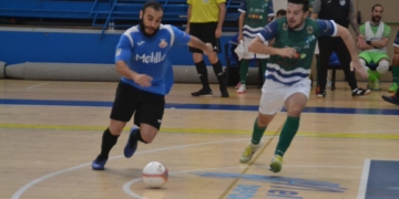 El jugador melillense Yusef, en una de sus jugadas de ataque.