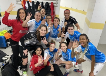 Las jugadoras del Torreblanca, en la celebración del triunfo en Ceuta.