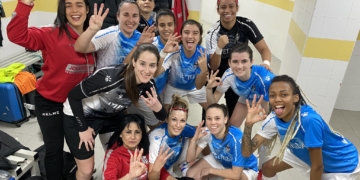 Las jugadoras del Torreblanca, en la celebración del triunfo en Ceuta.