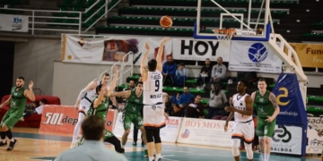 Fede Uclés, en uno de sus lanzamientos a la canasta extremeña.