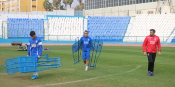 El primer entrenador azulino, dando consignas en el entrenamiento de ayer.