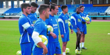 Componentes de la primera plantilla melillense, en la sesión de entrenamientos de ayer.