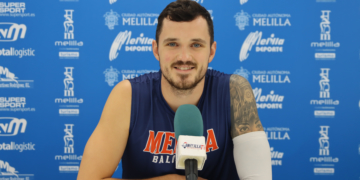 El jugador letón del Melilla Baloncesto, en la rueda de prensa oficial del club de nuestra ciudad en la jornada de ayer.